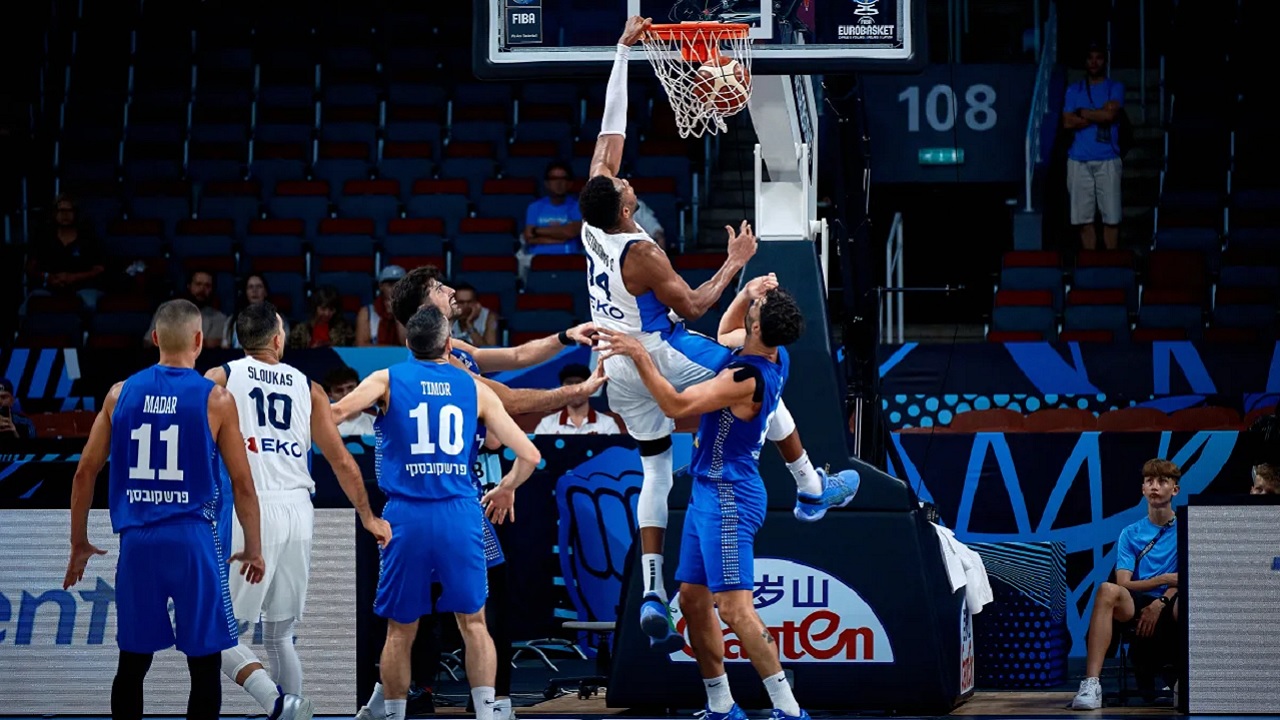 Israel tak berdaya saat jumpa Yunani di 16 besar FIBA Eurobasket 2025.