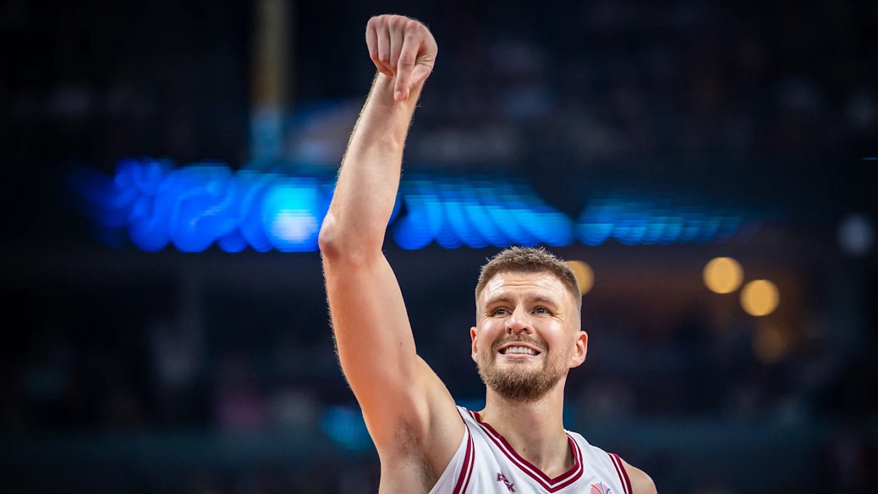 Kristaps Porzingis buat Atlanta Hawks puas dengan performanya di FIBA Eurobasket 2025.