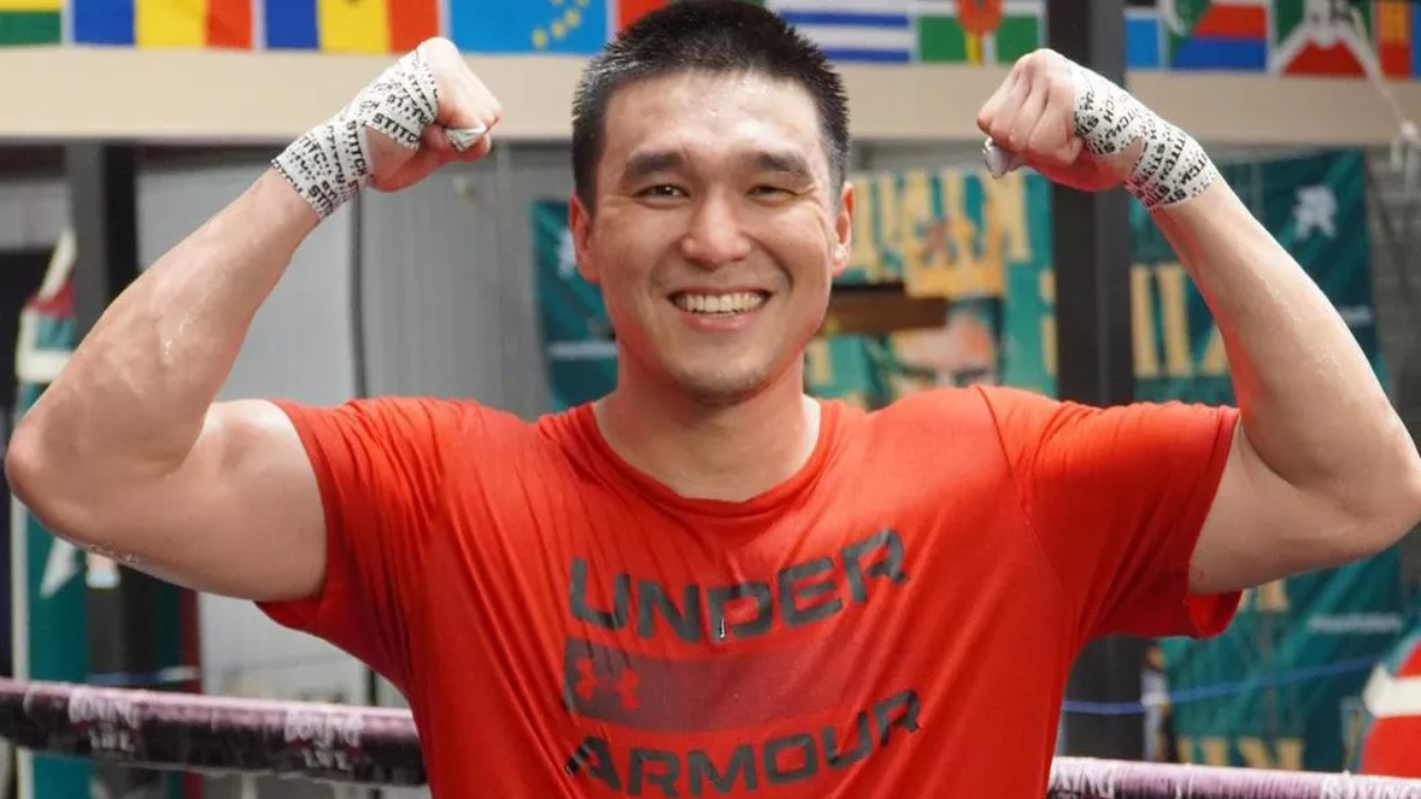 Meskipun terdaftar dalam peringkat WBA kelas 168 pound, Bek Nurmaganbet tidak tampil di kelas menengah super sejak pertarungan kelimanya pada 2021. (Foto: Fight TV)