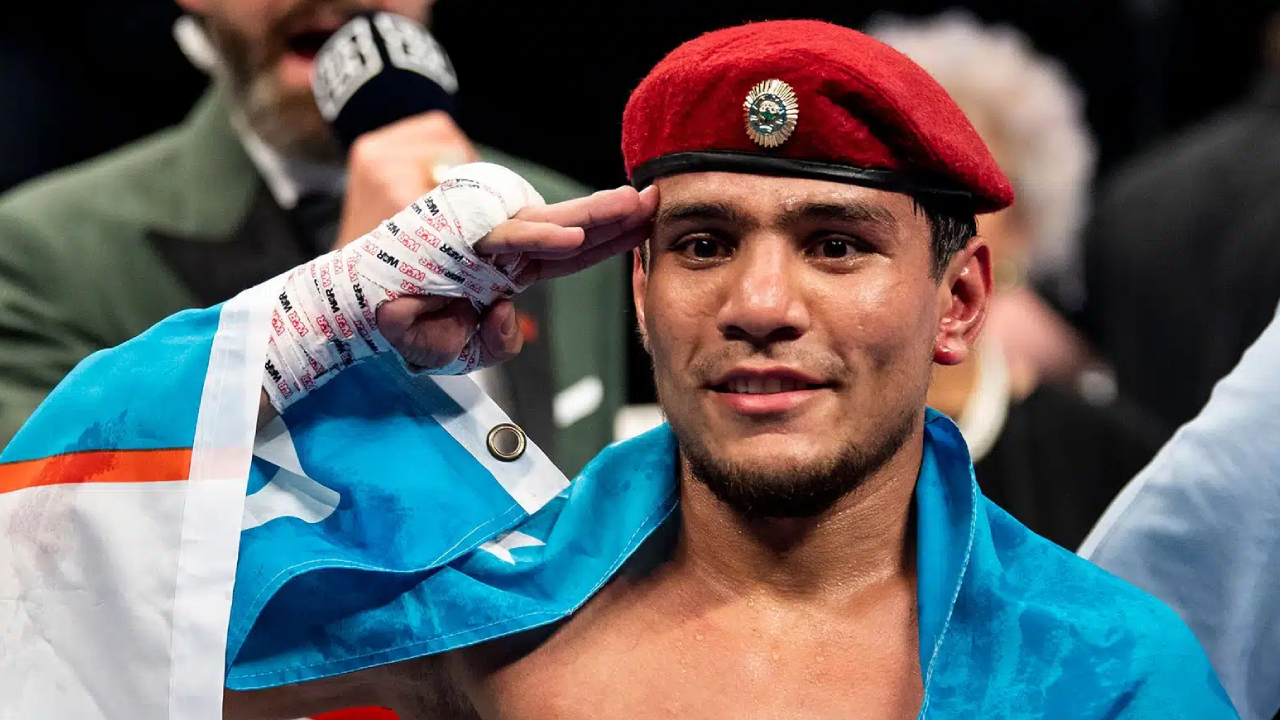 Bagi Murodjon Akhmadaliev, pertarungan ini adalah kesempatan yang menentukan karier dan tantangan terberat yang pernah dia hadapi. (Foto: Fight TV)