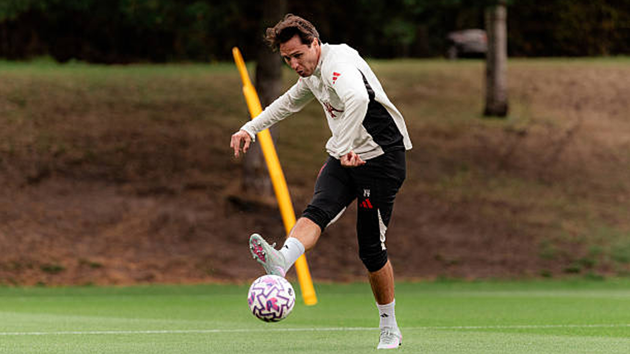 Federico Chiesa Tetap Bertekad Rebut Hati Arne Slot di Liverpool