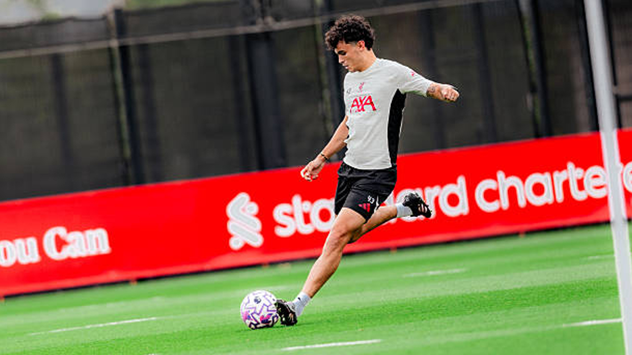 Latihan Terbaru Liverpool Diwarnai Kembalinya Stefan Bajcetic