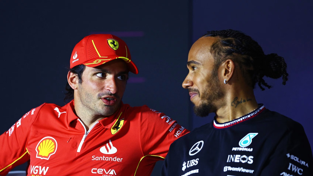 Carlos Sainz dan Lewis Hamilton