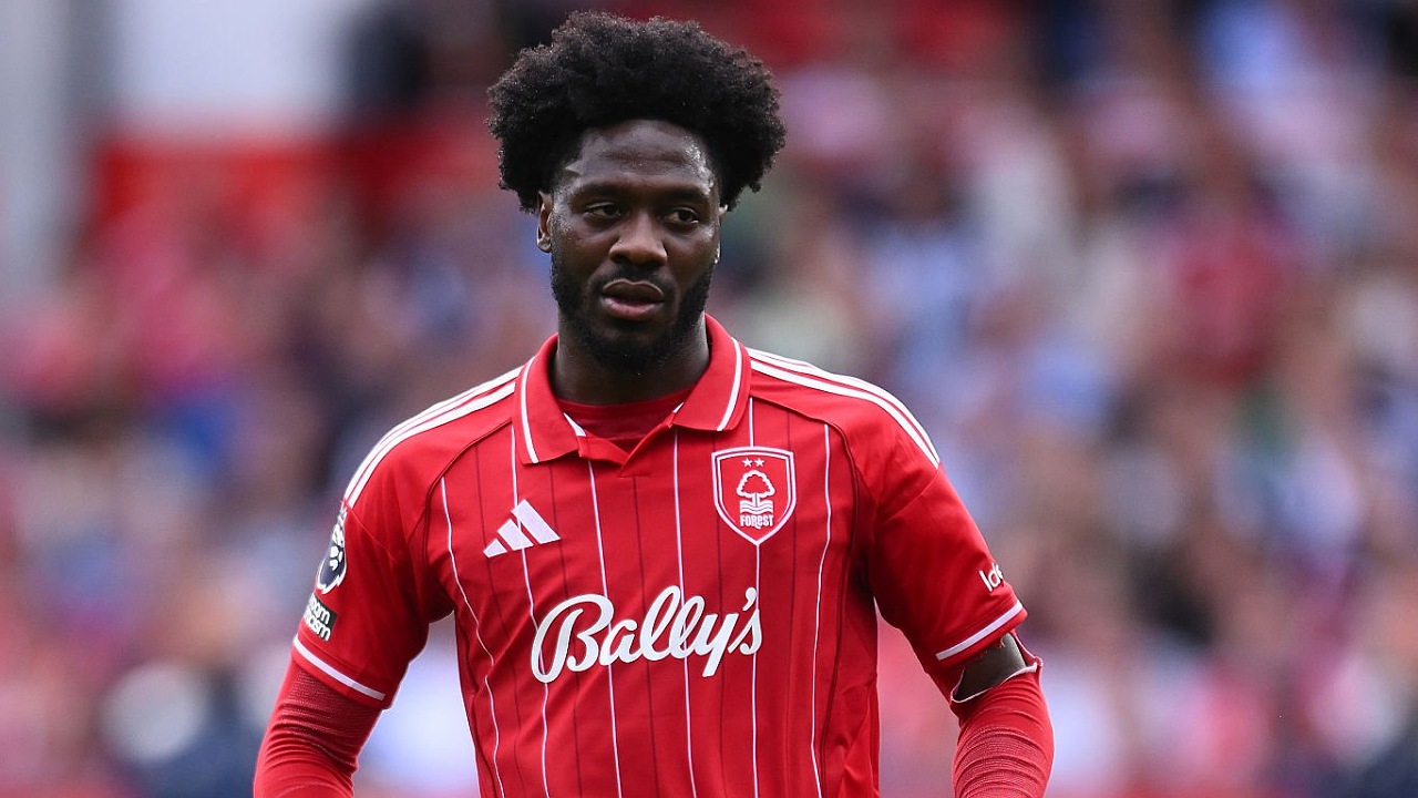 Bek Nottingham Forest, Ola Aina