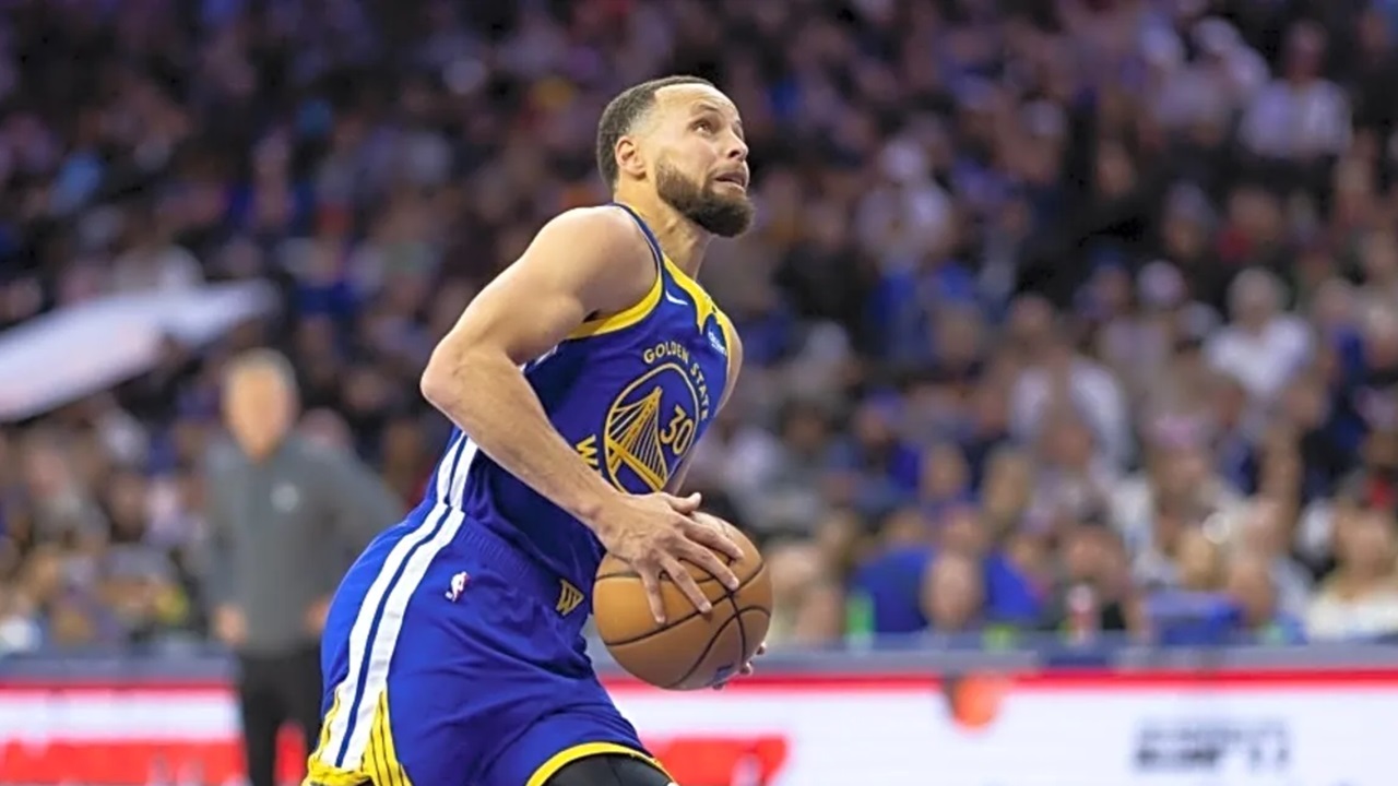 Steph Curry Beberkan Alasan Tak Melakukan Slam Dunk