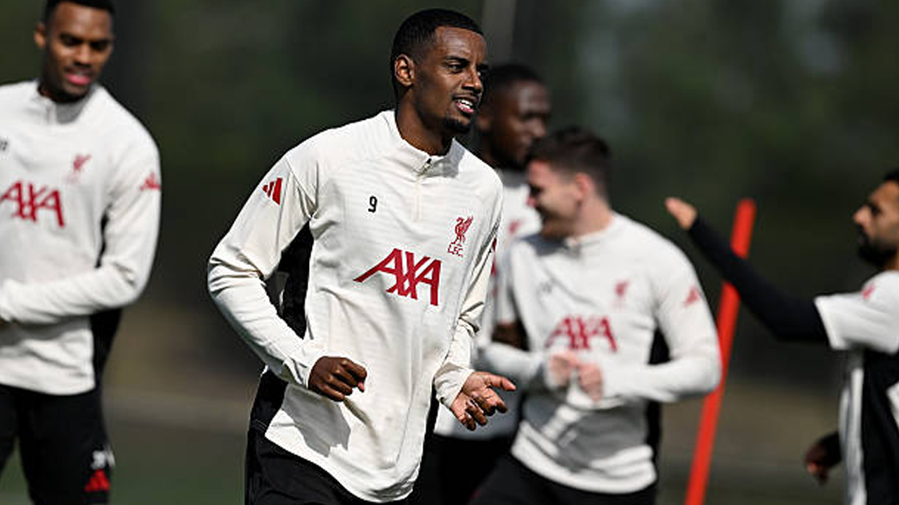 Arne Slot Sebut Transfer Mahal Alexander Isak Sesuai Model Bisnis Liverpool