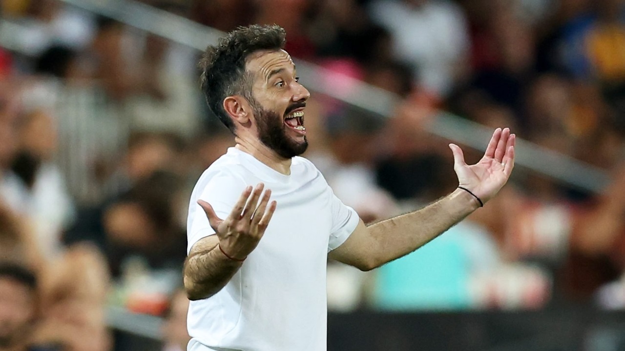 Pelatih Valencia Berikan Tanggapan Jelang Laga di Estadi Johan Cruyff