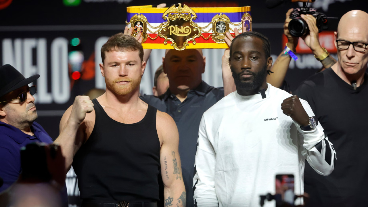 Terence Crawford (kanan) dan Canelo Alvarez. (Foto: Fight TV)