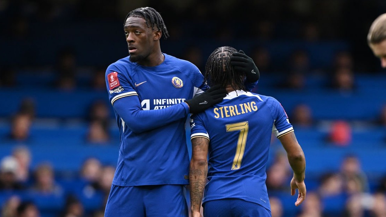 Chelsea memasukkan nama Axel Disasi dan Raheem Sterling