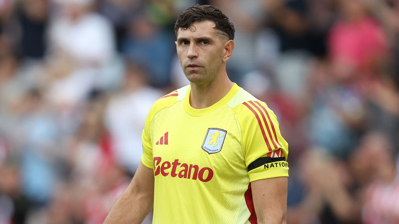 Kiper Aston Villa, Emiliano Martinez