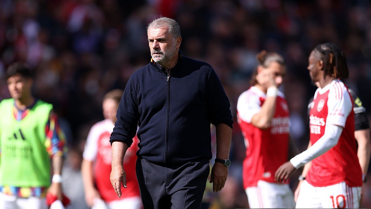 Ange Postecoglou memimpin laga perdananya bersama Nottingham Forest