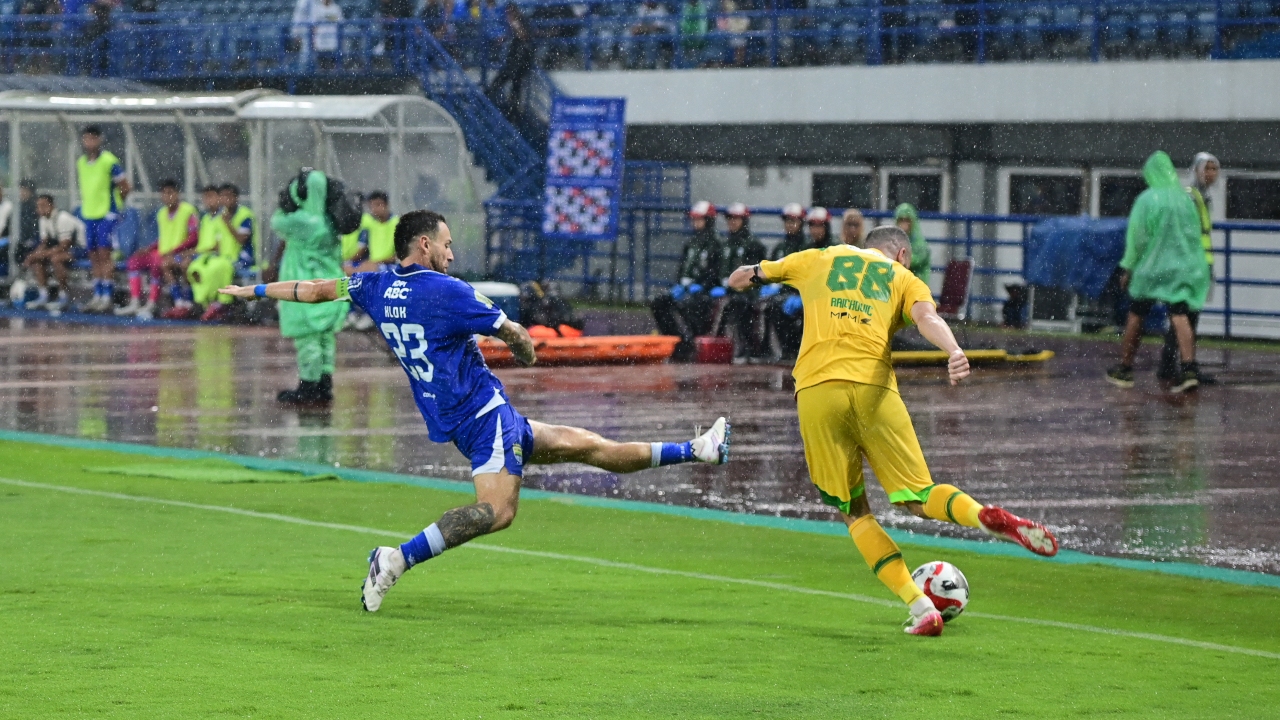 Gelandang Persib, Marc Klok