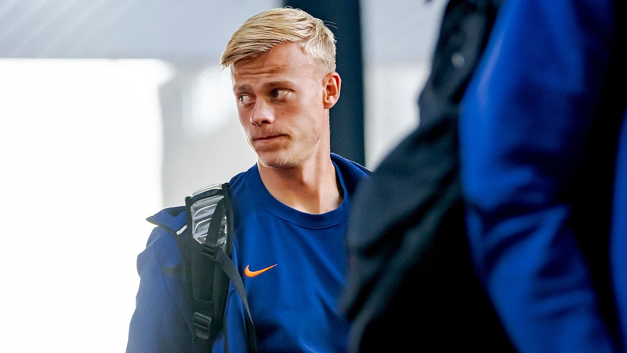 Bek Brighton, Jan Paul van Hecke, diincar oleh Newcastle United