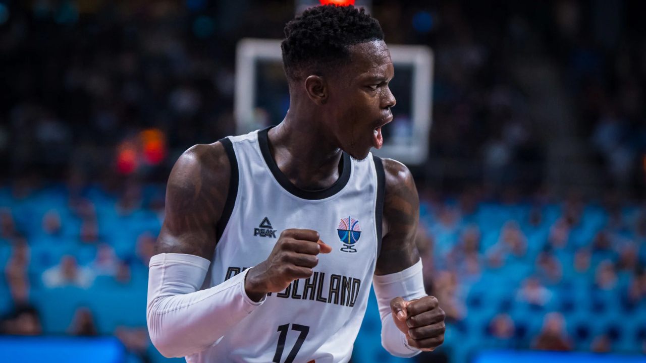 Selama 11 tahun, Dennis Schroder telah berkembang dari penerus Dirk Nowitzki menjadi wajah basket Jerman. (Foto: AFP)