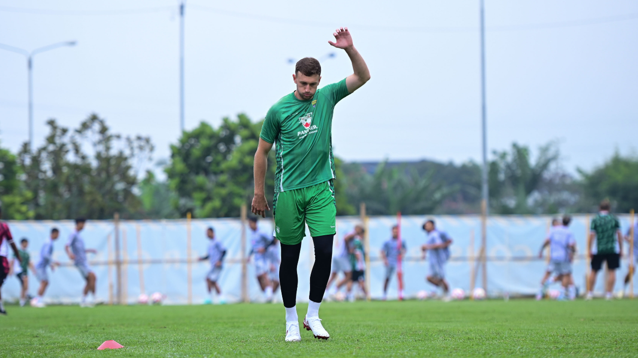 Kiper Persib, Adam Przybek