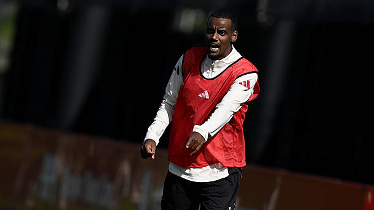 Arne Slot Tegaskan Alexander Isak Belum Siap Jalani Jadwal Padat
