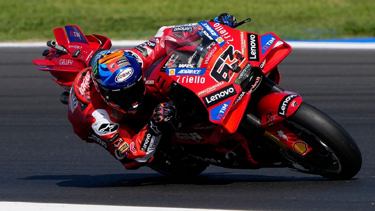 Gigi Dall'Igna kesal permasalahan Bagnaia tak kunjung usai.