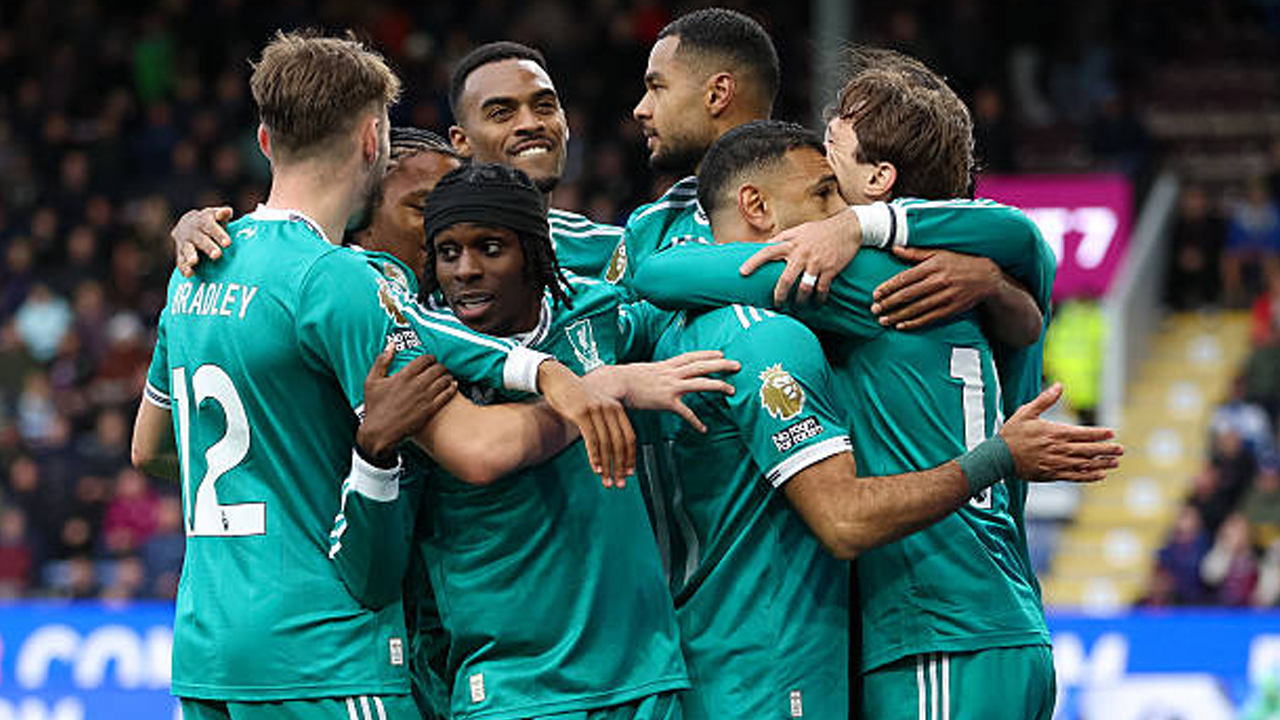Micah Richards Nilai Kemenangan Liverpool Kejam, Roy Keane Tak Sepakat