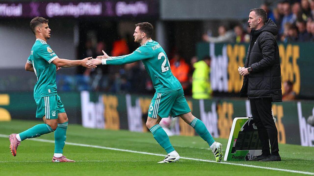 Gara-gara kedatangan Milos Kerkez, Andy Robertson akui dirinya nyaris tinggalkan Liverpool musim panas kemarin / via Getty Images