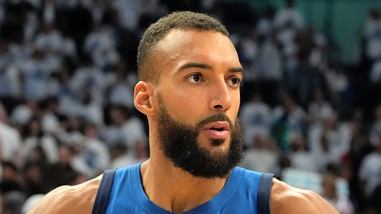 Rudy Gobert Nilai Tidak Mudah Menjaga Steph Curry