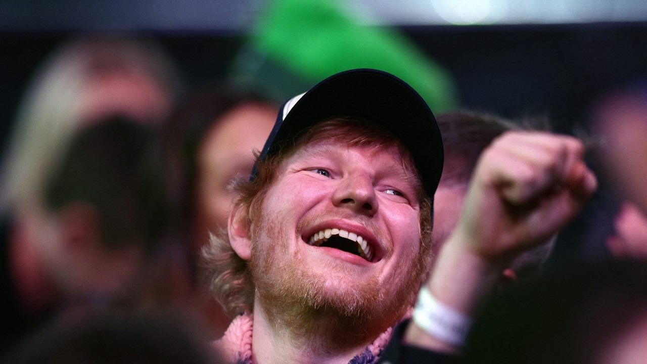 Ed Sheeran Akan Tampil di Jersey Barcelona Saat El Clasico