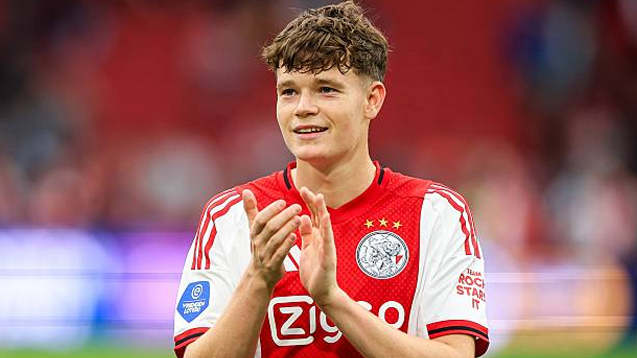 James McConnell Debut di Ajax, Pemain Pinjaman Liverpool Langsung Dipercaya