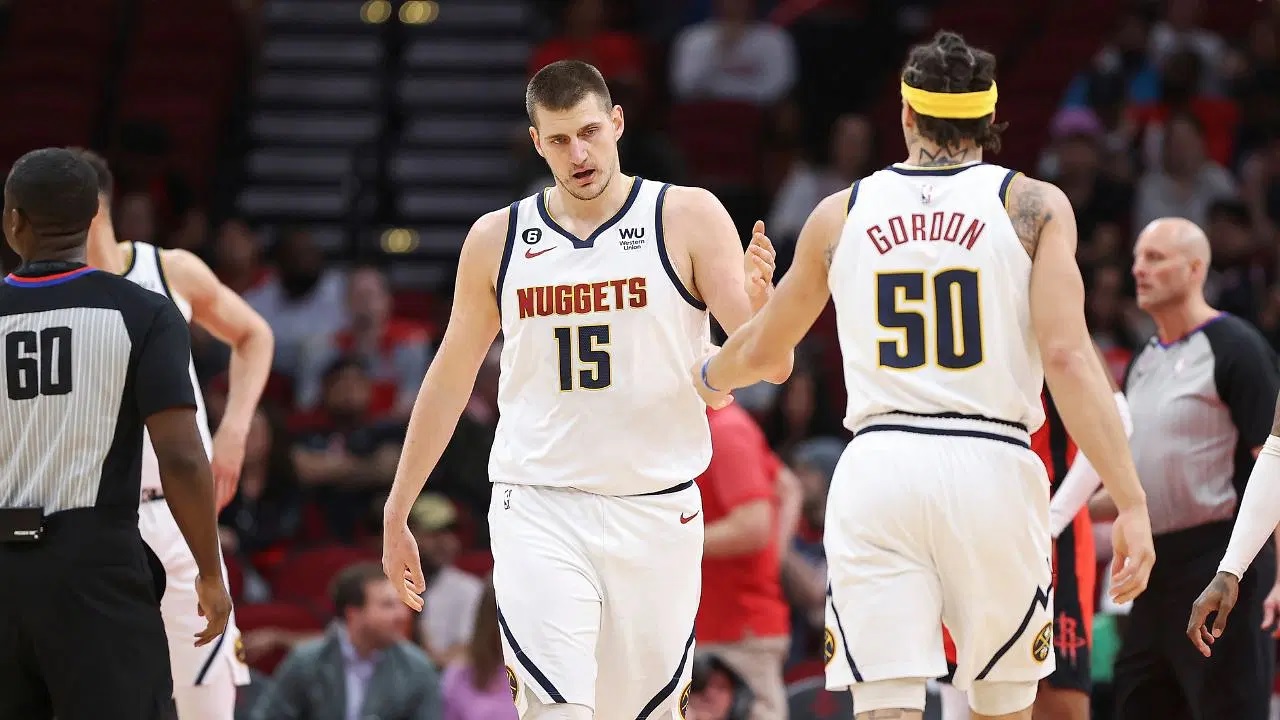 Aaron Gordon salut dengan kemampuan hebat dari Nikola Jokic.