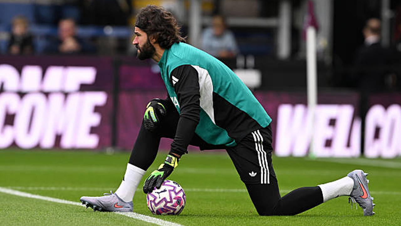 Liverpool Diam-diam Rekrut Kiper Baru Lagi, Penerus Alisson Becker?