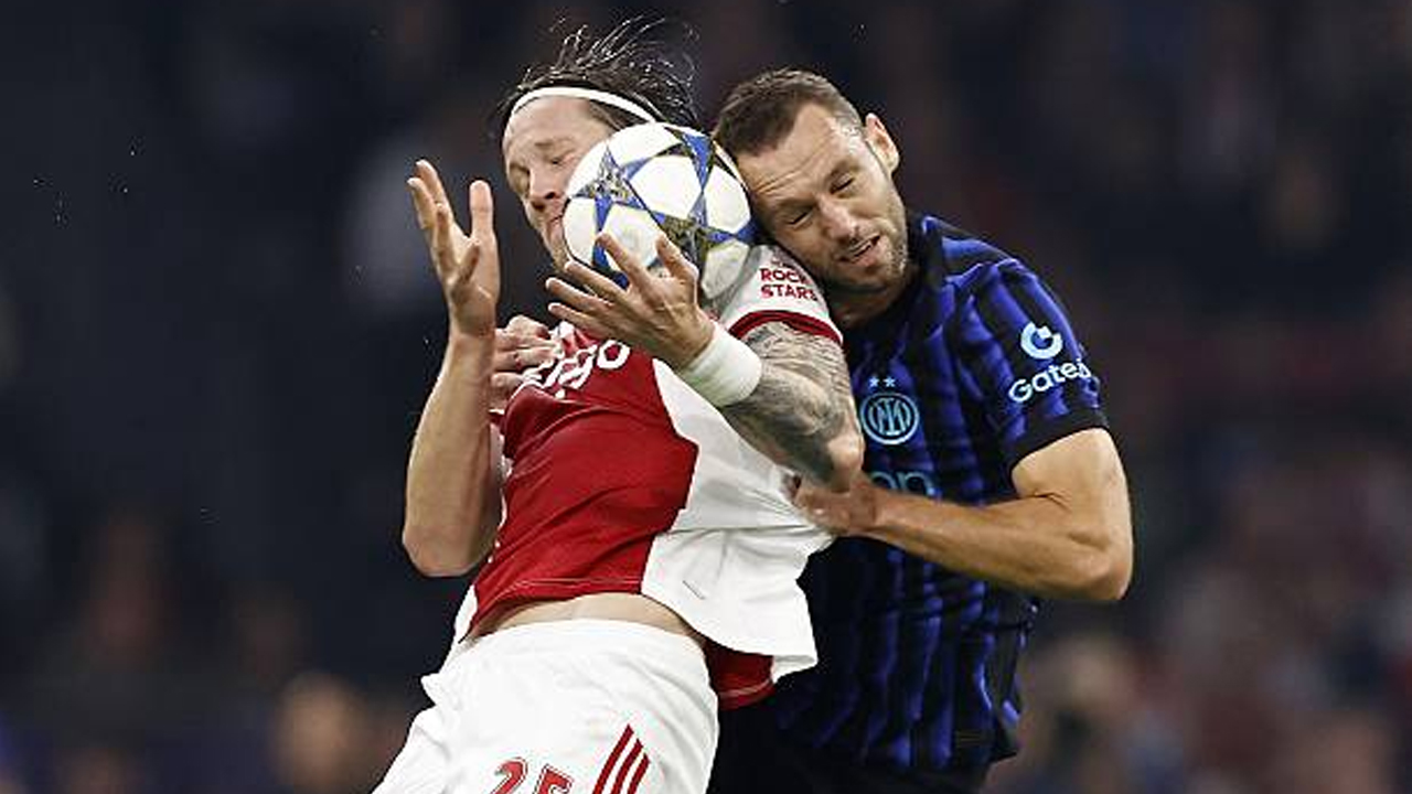 De Vrij Nilai Kemenangan Inter Milan Atas Ajax Amsterdam Sangat Krusial