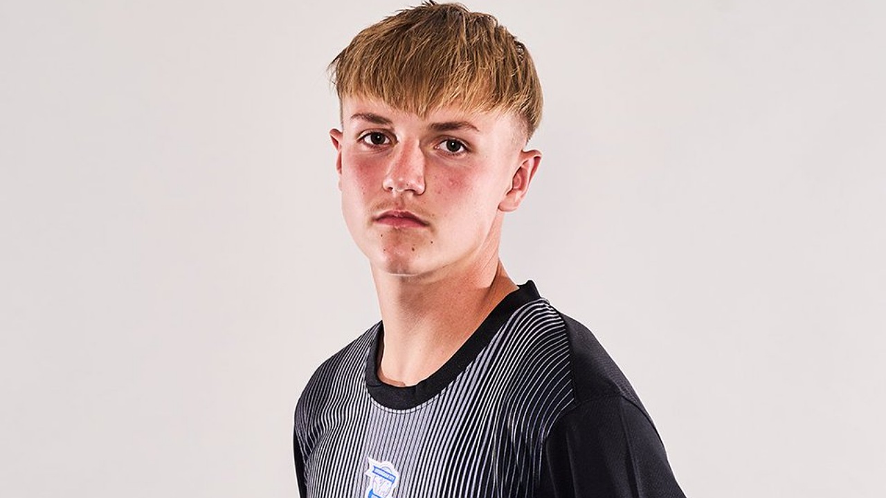 Kiper muda Birmingham City, Alfie Smith