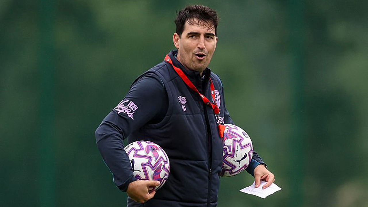 Bournemouth Coba Cegah Manchester United Bajak Andoni Iraola
