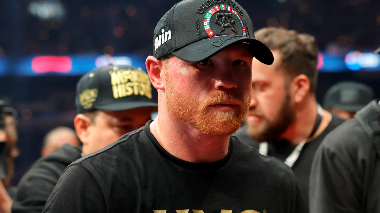 Canelo Alvarez menemukan bahwa senjatanya tumpul melawan presisi, gerakan, dan adaptabilitas Crawford. (Foto: Fight TV)