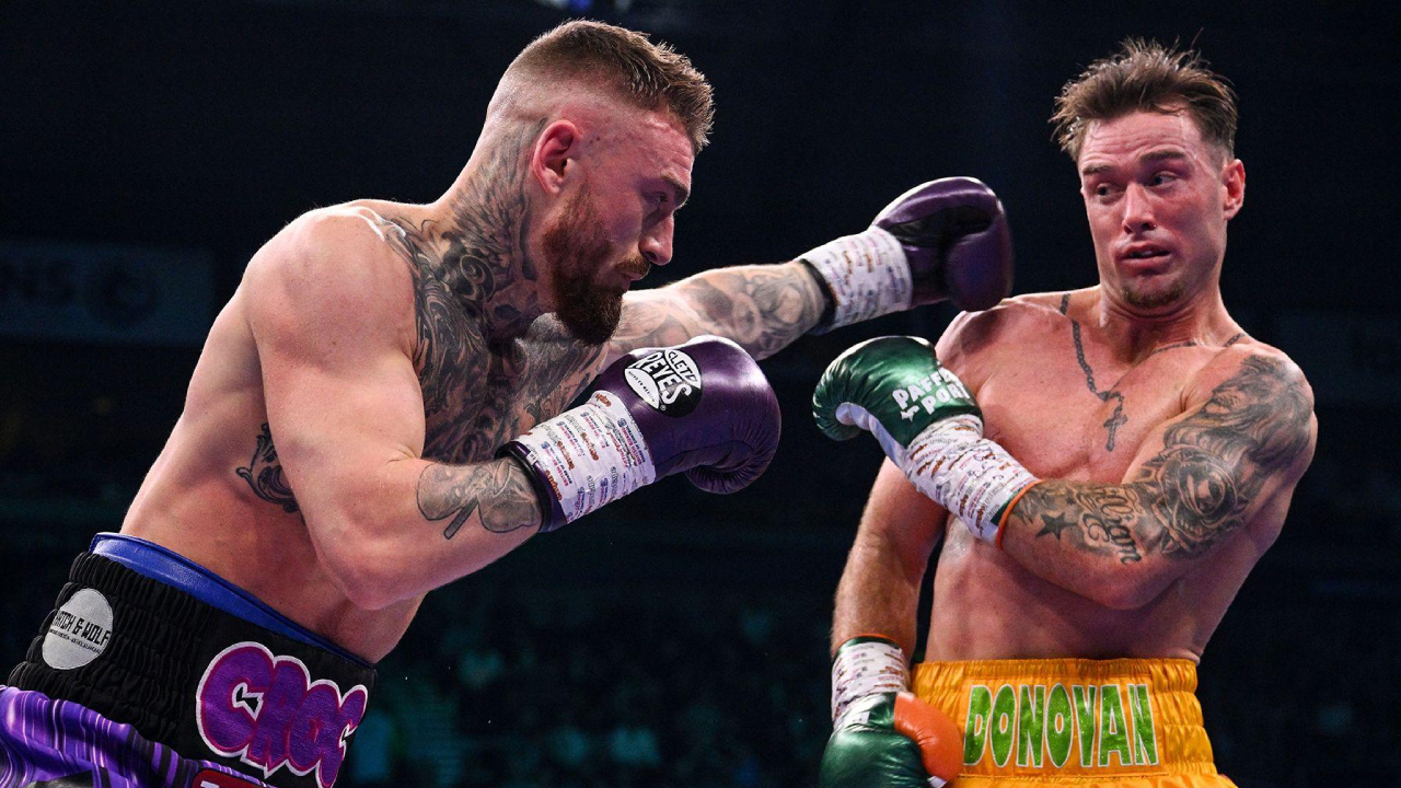 Lewis Crocker (kiri) dan Paddy Donovan. (Foto: Fight TV)