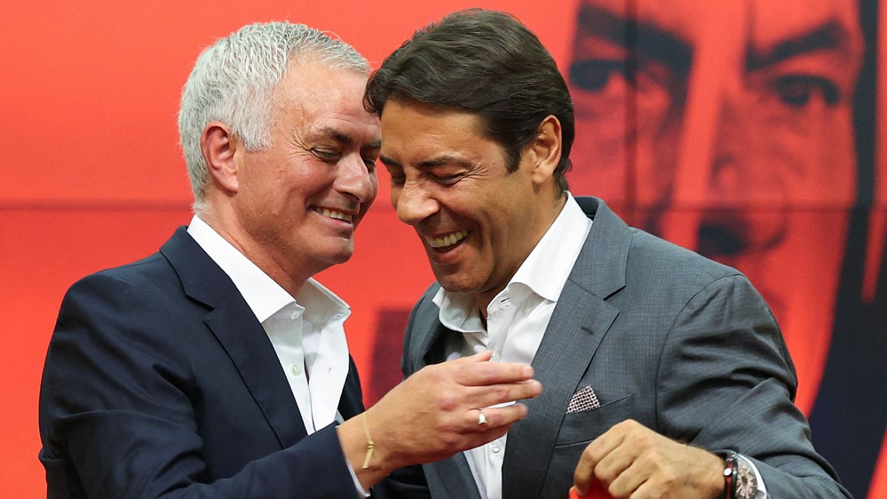 Jose Mourinho resmi melatih Benfica