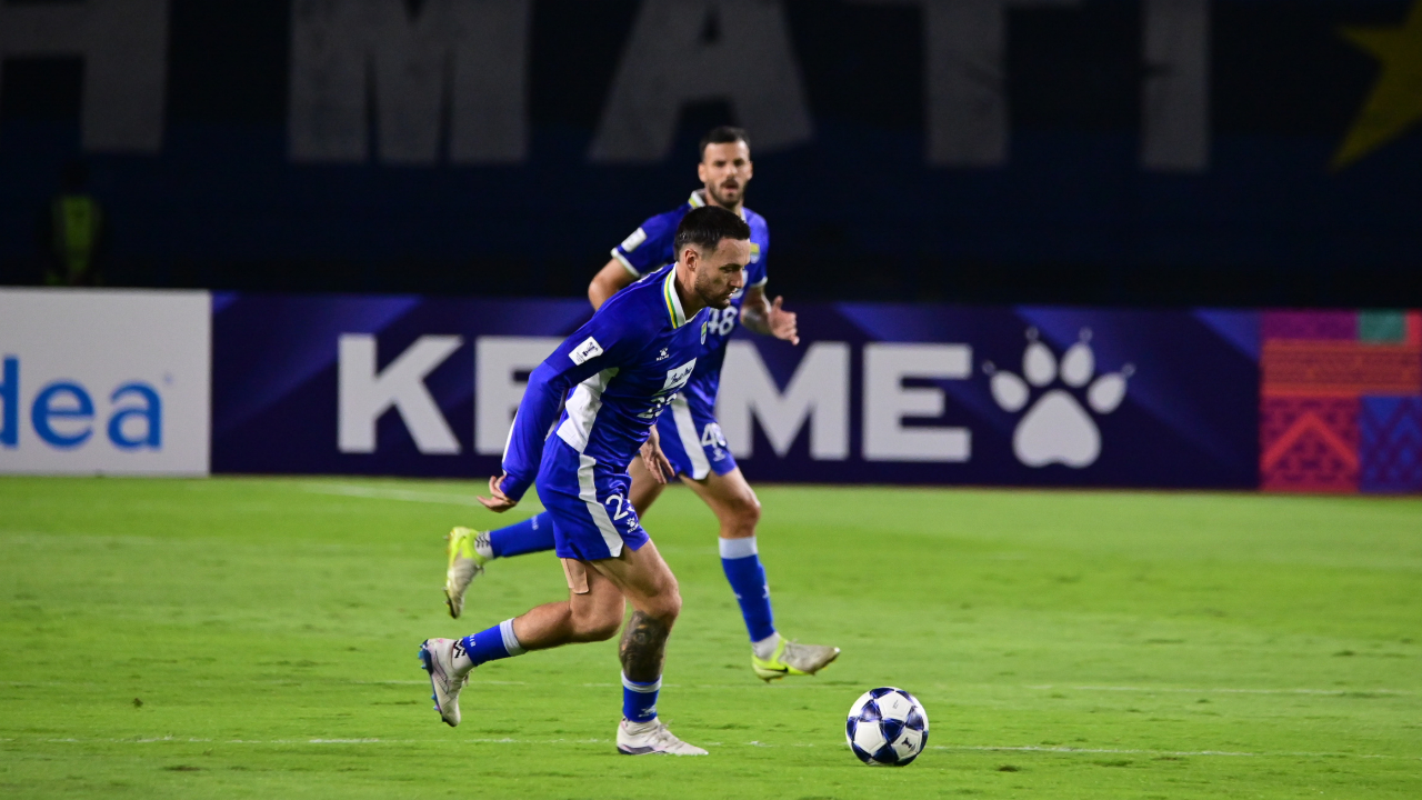 Marc Klok diprediksi Bojan Hodak absen lawan Arema karena cedera