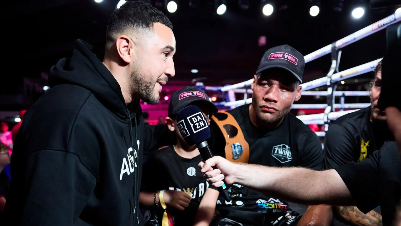Troy Williamson (kanan) dan Callum Simpson. (Foto: Fight TV)