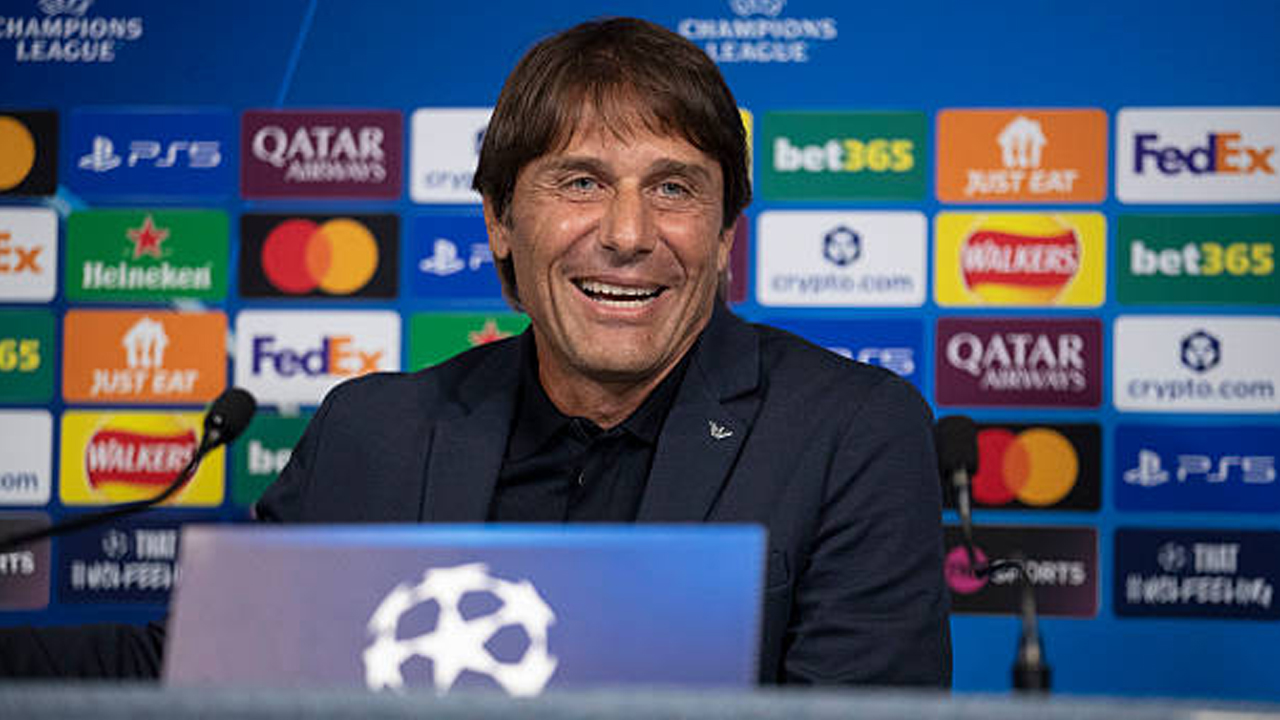 Antonio Conte Beri Isyarat Akan Bertahan di Napoli Musim Depan
