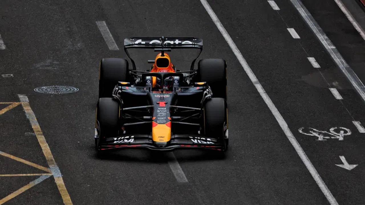 Hasil F1 GP Azerbaijan: Max Verstappen Rebut Pole, Piastri Kecelakaan