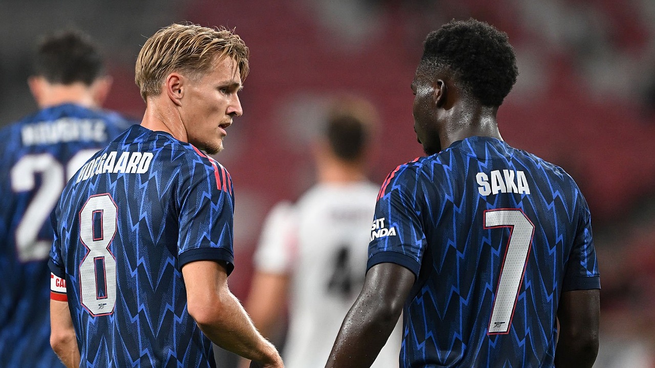 Martin Odegaard dan Bukayo Saka, dua kreator Arsenal. (Foto: David Price/Getty Images)