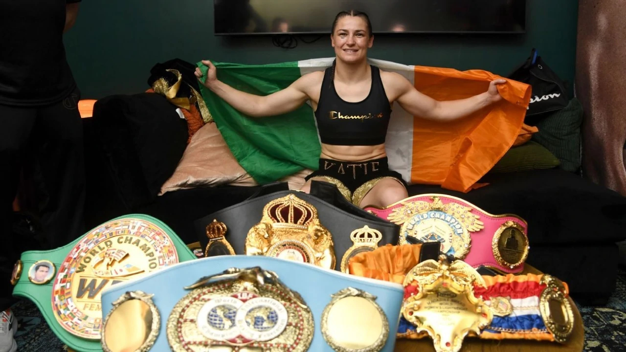 Status ini memungkinkan Katie Taylor untuk mengambil cuti sementara sambil tetap mempertahankan haknya untuk menantang gelar saat kembali. (Foto: Fight TV)