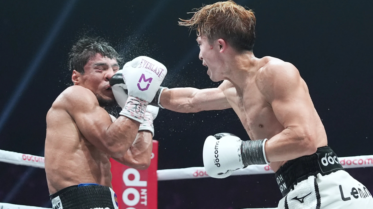 Campuran kekuatan, ketepatan, dan fleksibilitas Inoue membuat Murodjon Akhmadaliev kesulitan menemukan celah dalam pertarungan. (Foto: AP)