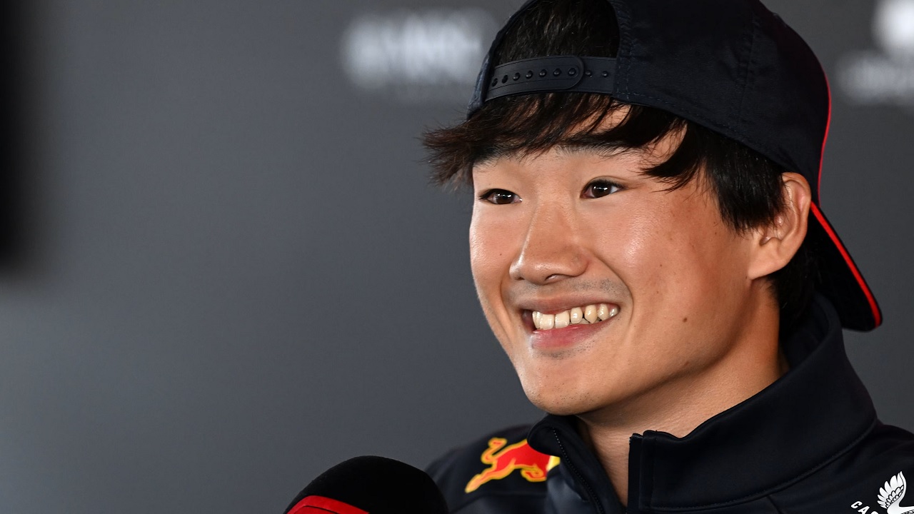 Pierre Gasly tak mau ketinggalan beri saran kepada Yuki Tsunoda.