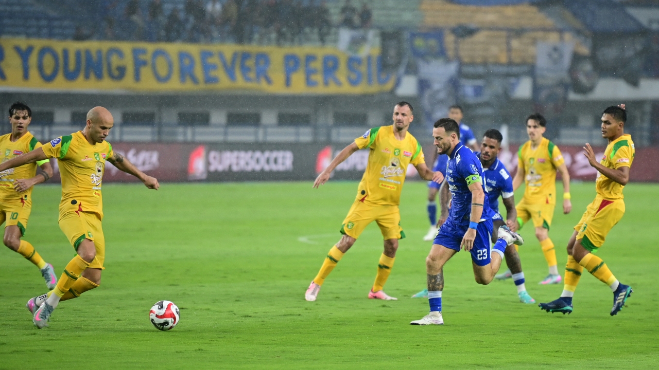 Persib tanpa Marc Klok dan Luciano Guaycochea melawan Arema