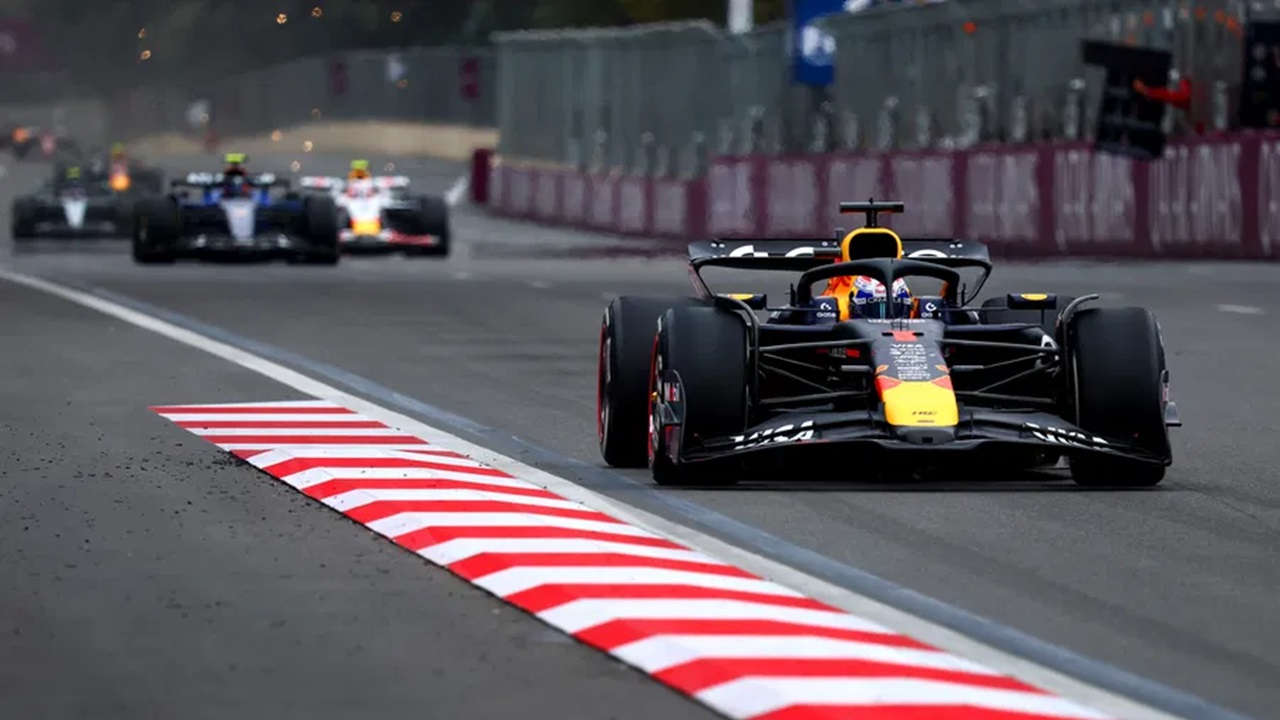 Hasil Race F1 GP Azerbaijan: Verstappen Tampil Dominan, Piastri Crash