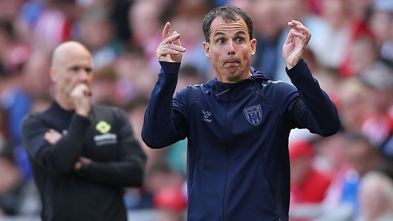 Pelatih Sunderland, Regis Le Bris. (Foto: Daniel Chesterton/Offside/Offside via Getty Images)