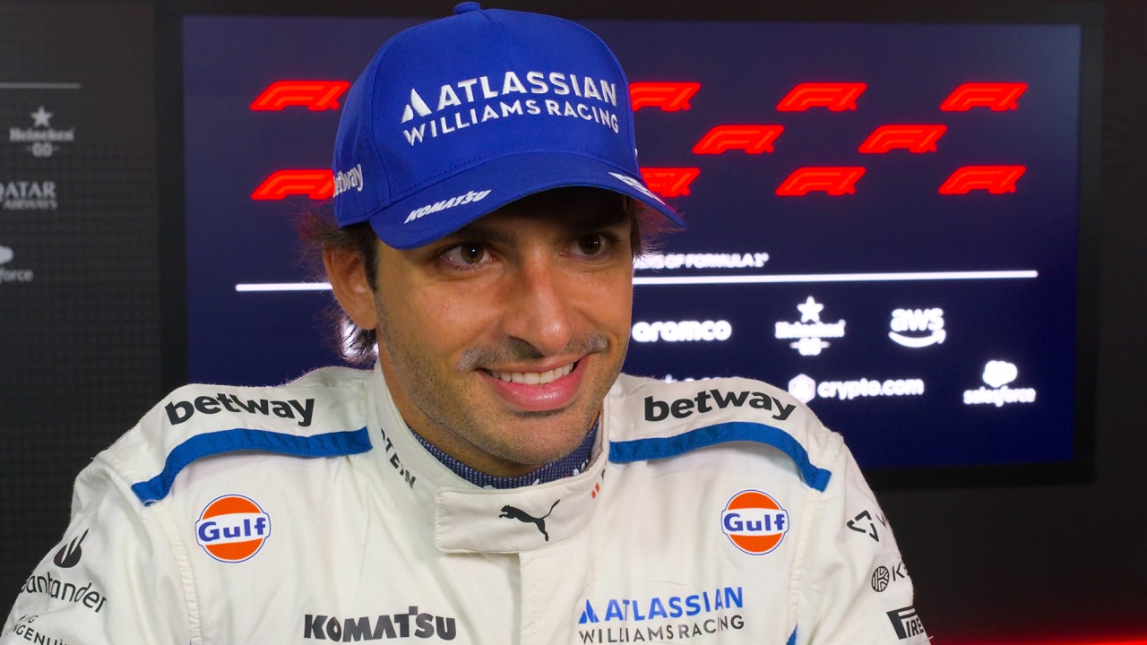 Carlos Sainz Jr berharap bisa naik podium di balapan utama GP Azerbaijan. (Gambar: F1)