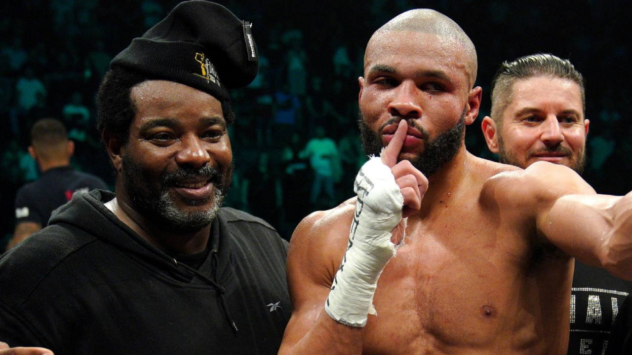 Chris Eubank Jr (kanan) dan pelatih Brian “BoMac” McIntyre. (Foto: Fight TV)