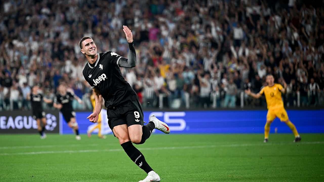 Dusan Vlahovic ketika bermain di laga Juventus kontra Dortmund (Image: Juventus)