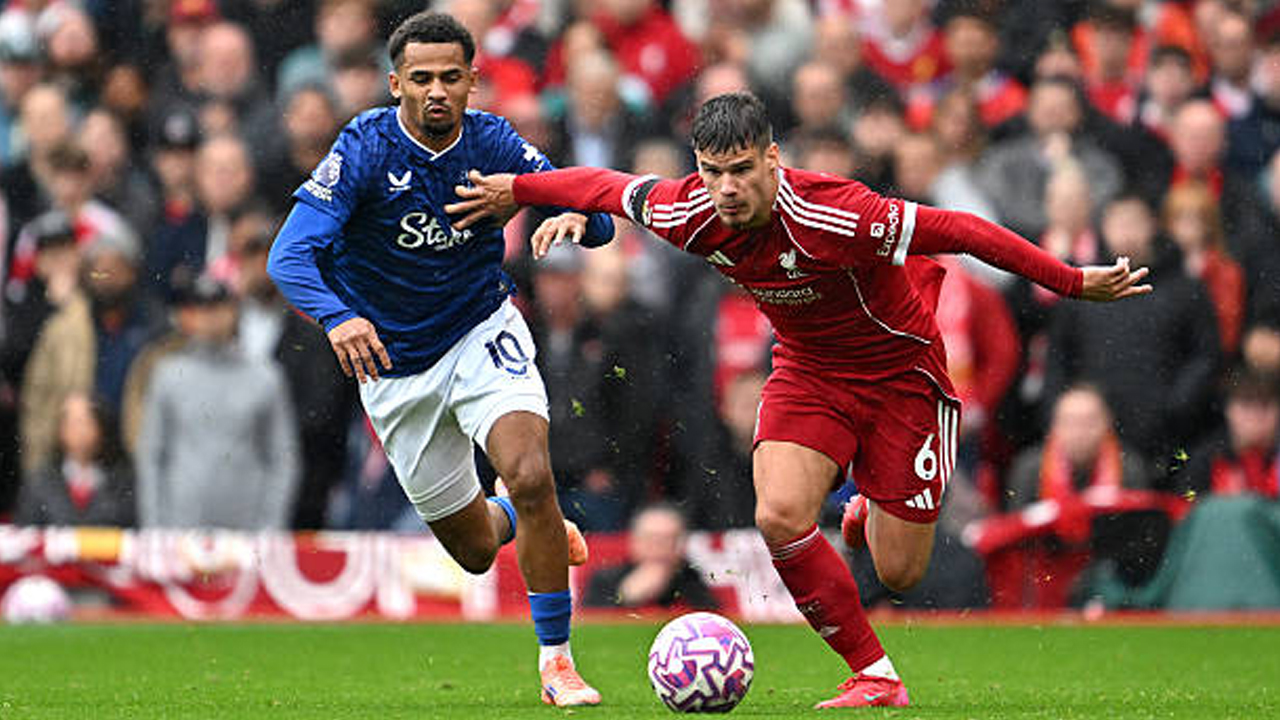 Milos Kerkez Panen Pujian Usai Tampil Solid di Derby Merseyside