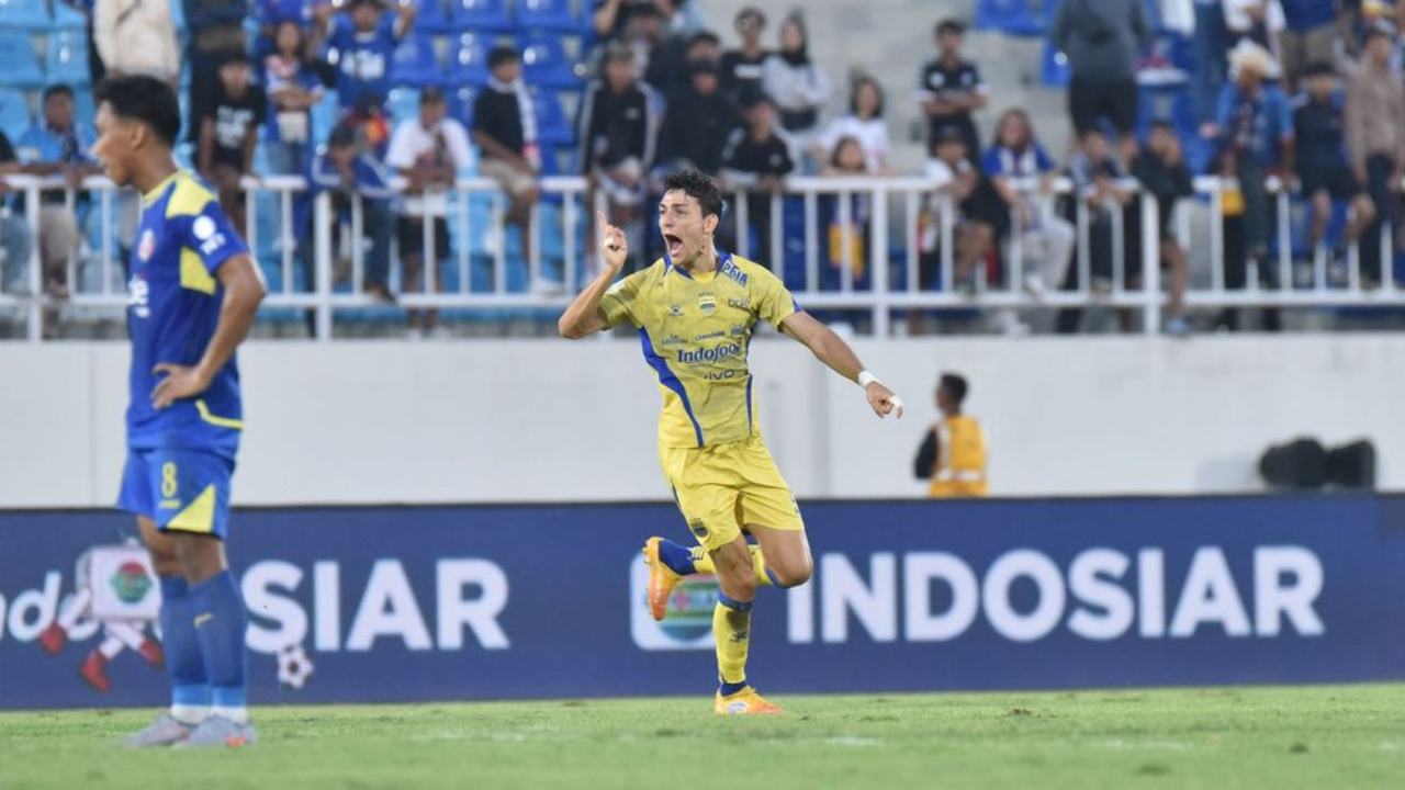 Sepuluh pemain Persib atasi perlawanan Arema